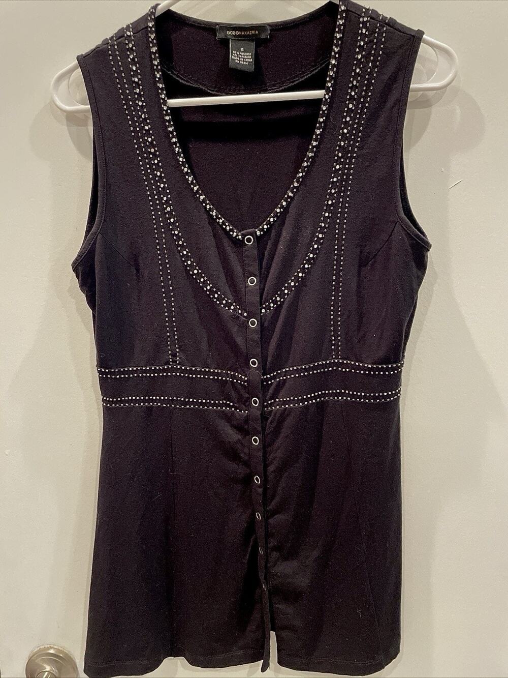 BCBG Maxazria Top Size S Small Black Beaded Sleeveless Shirt Blouse button 0050